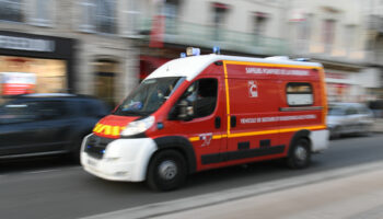 Enfant Une voiture percute des enfants à vélo à La Rochelle : une octogénaire au volant, sept blessés, l’un d’eux en «urgence extrême».